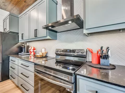 Kitchen - 501 E Brooks St, Norman, OK 73071 photo 1 of 4