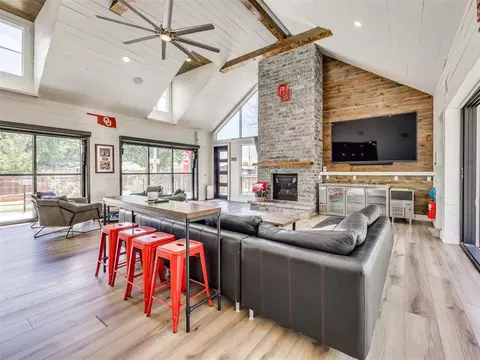 Living - 501 E Brooks St, Norman, OK 73071 photo 2 of 5