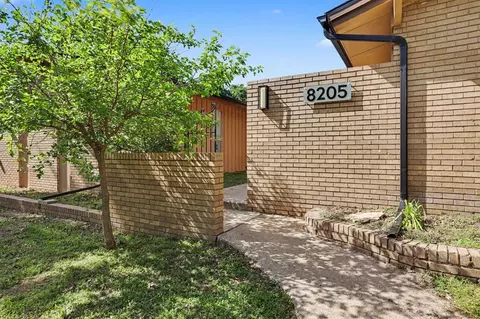 8205 Golden Oaks Rd, Oklahoma City, OK 73127