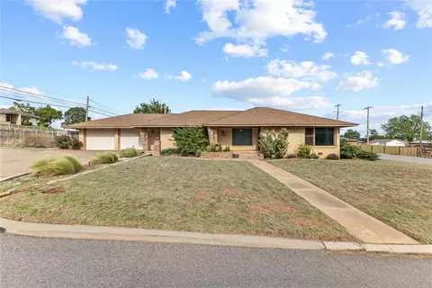 1106 N Caddo St, Weatherford, OK 73096