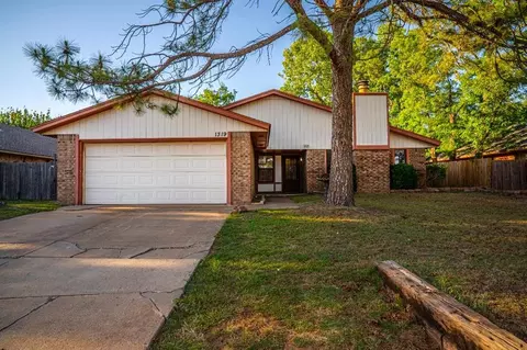 1319 W Aries Rd, Edmond, OK 73003
