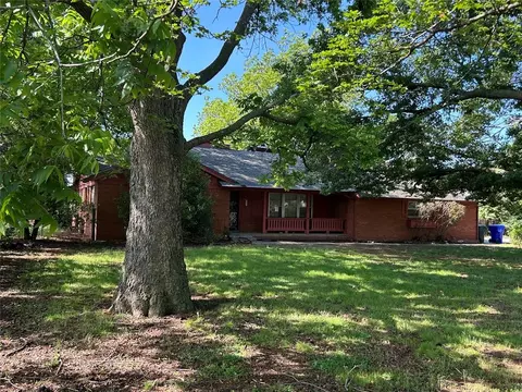 Exterior - 1600 E Imhoff Rd, Norman, OK 73071 photo 2 of 17