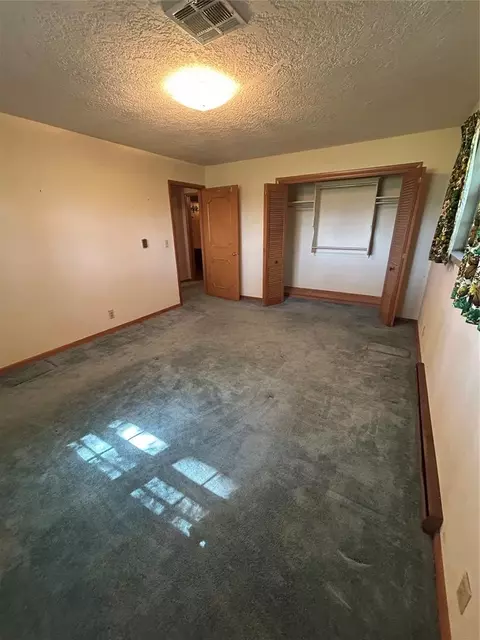 Bedroom - 1600 E Imhoff Rd, Norman, OK 73071 photo 5 of 6