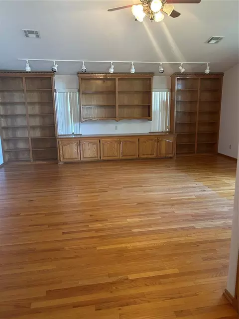 Living - 1600 E Imhoff Rd, Norman, OK 73071 photo 4 of 4