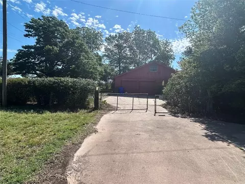Exterior - 1600 E Imhoff Rd, Norman, OK 73071 photo 8 of 17