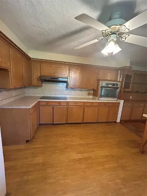 Kitchen - 1600 E Imhoff Rd, Norman, OK 73071 photo 3 of 5