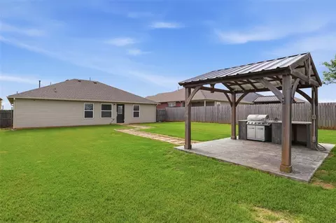 Other - 9621 Eli Dr, Moore, OK 73160 photo 7 of 10