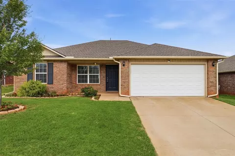 9621 Eli Dr, Moore, OK 73160