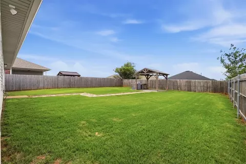 Exterior - 9621 Eli Dr, Moore, OK 73160 photo 5 of 5