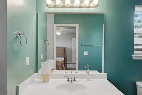 Bath - 9621 Eli Dr, Moore, OK 73160 photo 2 of 3