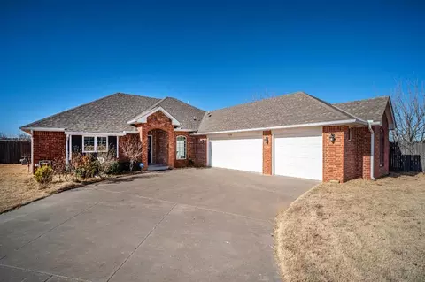 7121 Cherokee Ct, Warr Acres, OK 73132