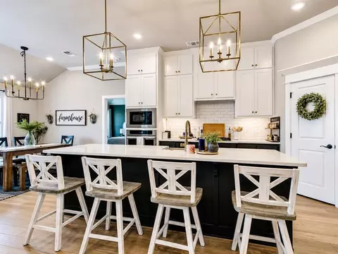 Kitchen - 1117 SE 29th St, Moore, OK 73160 photo 2 of 3