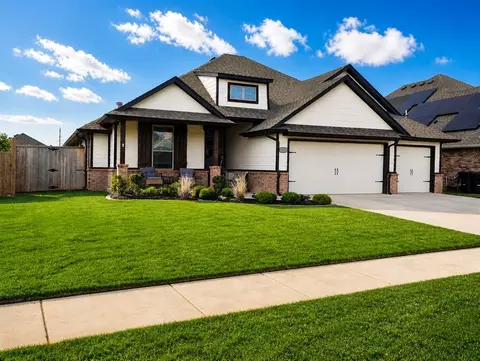 1117 SE 29th St, Moore, OK 73160