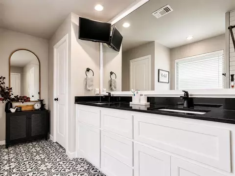 Bath - 1117 SE 29th St, Moore, OK 73160 photo 1 of 6