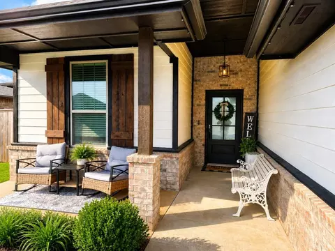 Exterior - 1117 SE 29th St, Moore, OK 73160 photo 4 of 10