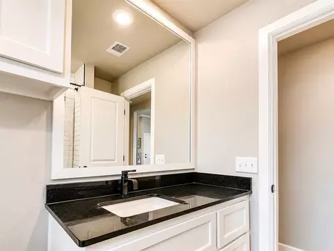 Bath - 1117 SE 29th St, Moore, OK 73160 photo 5 of 6