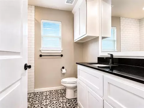 Bath - 1117 SE 29th St, Moore, OK 73160 photo 4 of 6