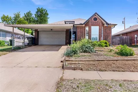 9237 Apple Dr, Midwest City, OK 73130