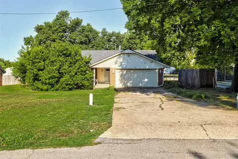 909 N King Ave, Midwest City, OK 73130