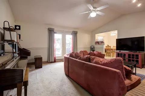 909 N King Ave, Midwest City, OK 73130