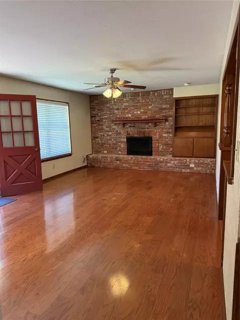 Living - 400 N Mockingbird Dr, Altus, OK 73521 photo 1 of 4