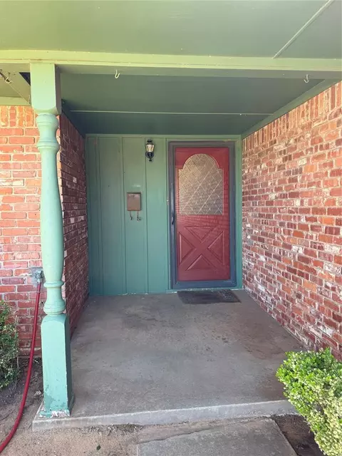 Exterior - 400 N Mockingbird Dr, Altus, OK 73521 photo 3 of 7