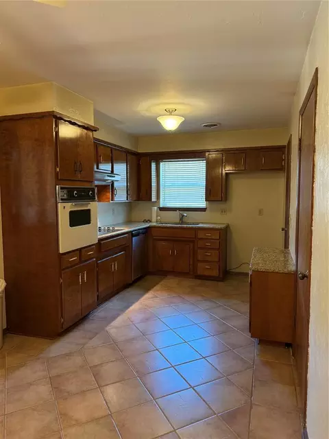 Kitchen - 400 N Mockingbird Dr, Altus, OK 73521 photo 1 of 3