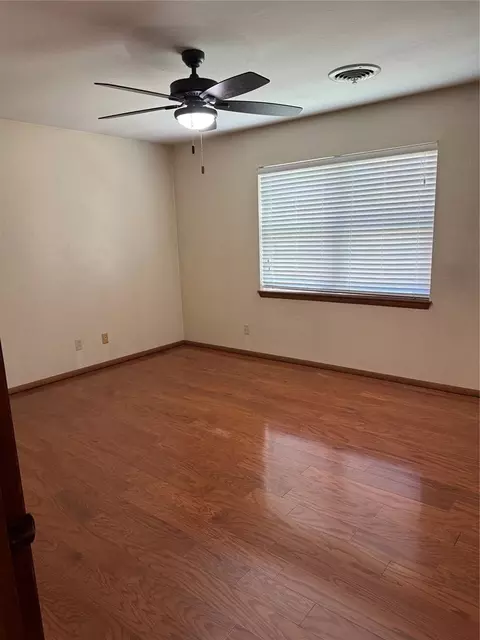 Bedroom - 400 N Mockingbird Dr, Altus, OK 73521 photo 2 of 2