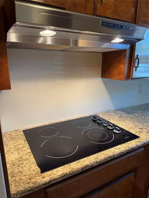 Kitchen - 400 N Mockingbird Dr, Altus, OK 73521 photo 3 of 3
