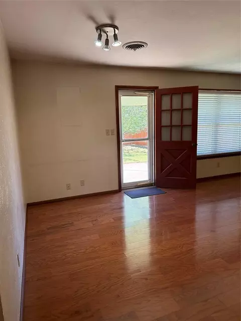 Living - 400 N Mockingbird Dr, Altus, OK 73521 photo 4 of 4