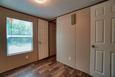 Bedroom - 801 E Oak St, Maud, OK 74854 photo 4 of 7