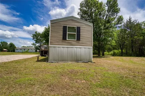 Exterior - 801 E Oak St, Maud, OK 74854 photo 5 of 7