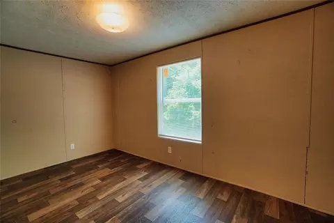 Bedroom - 801 E Oak St, Maud, OK 74854 photo 6 of 7