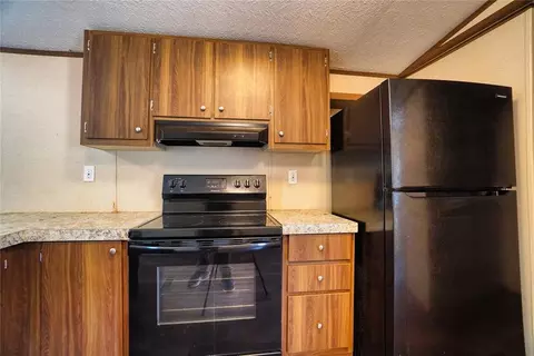 Kitchen - 801 E Oak St, Maud, OK 74854 photo 3 of 3
