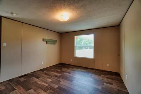 Bedroom - 801 E Oak St, Maud, OK 74854 photo 2 of 7