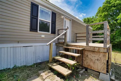 Exterior - 801 E Oak St, Maud, OK 74854 photo 6 of 7