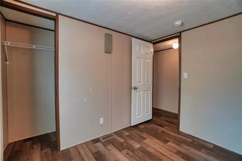 Bedroom - 801 E Oak St, Maud, OK 74854 photo 5 of 7