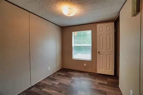 Bedroom - 801 E Oak St, Maud, OK 74854 photo 3 of 7