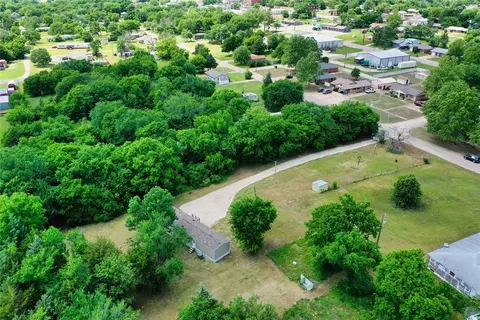 View/Area - 801 E Oak St, Maud, OK 74854 photo 2 of 5