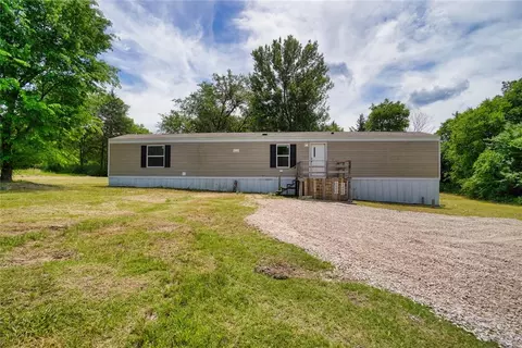 801 E Oak St, Maud, OK 74854
