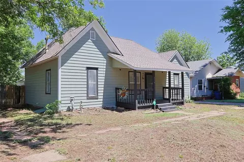 218 W Adams St, Crescent, OK 73028