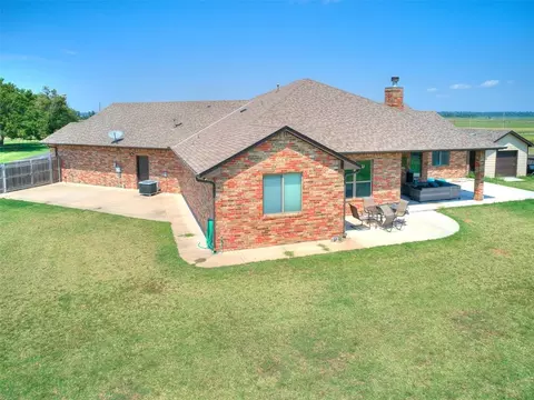 Exterior - 1330 E Silver City Rd, Tuttle, OK 73089 photo 2 of 6