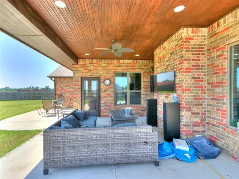 Exterior - 1330 E Silver City Rd, Tuttle, OK 73089 photo 5 of 6