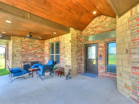 Exterior - 1330 E Silver City Rd, Tuttle, OK 73089 photo 6 of 6