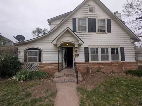 617 7th St, Alva, OK 73717