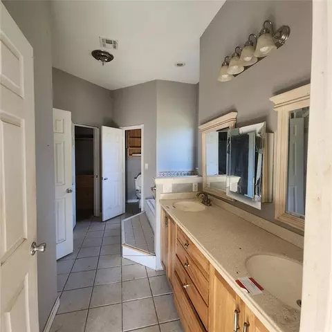 Bath - 332714 E 1070 Rd, Mcloud, OK 74851 photo 1 of 5