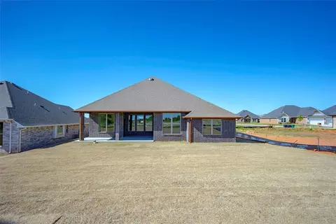 10349 SW 49th St, Mustang, OK 73064