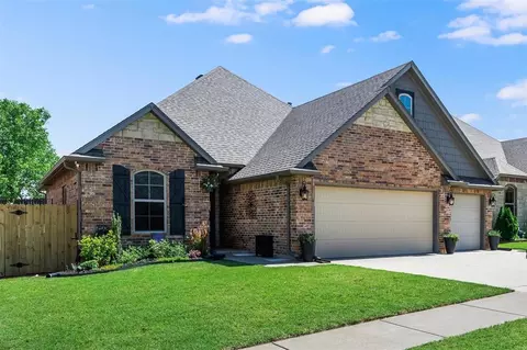 11916 SW 18th St, Yukon, OK 73099