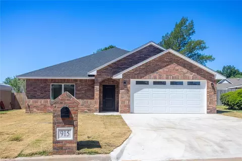915 Stonegate Dr, Weatherford, OK 73096