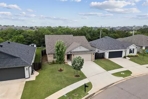 2929 Blue Fish Rd, Norman, OK 73069